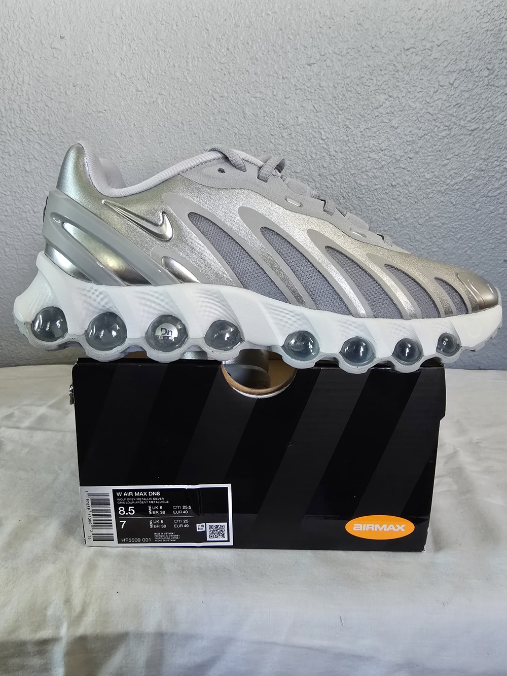 Nike Air Max DN8 Sneakers - Silver/White